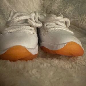 Kids NIKI ' White and Orange Sneakers